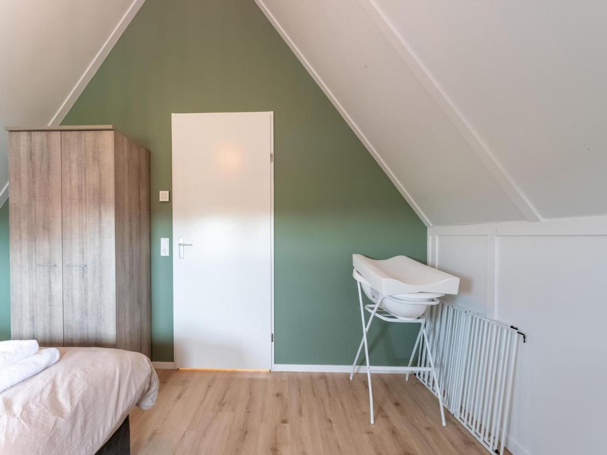 Holiday Home In Scherpenisse With Bubble Bath Exterior photo