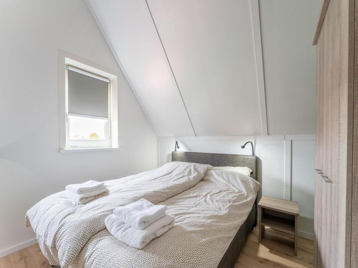 Holiday Home In Scherpenisse With Bubble Bath Exterior photo