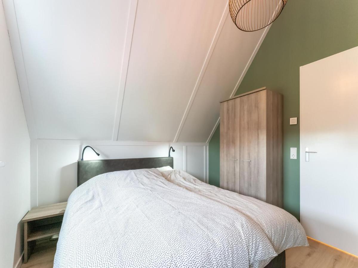 Holiday Home In Scherpenisse With Bubble Bath Exterior photo