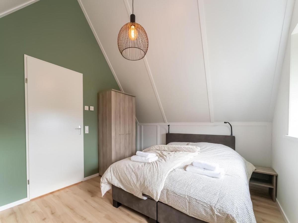 Holiday Home In Scherpenisse With Bubble Bath Exterior photo